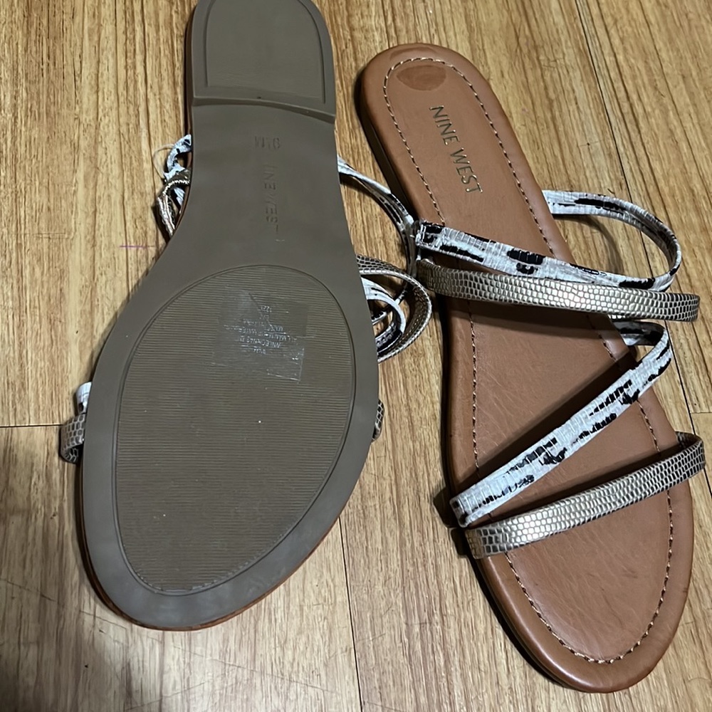 Nike west sandals size 9